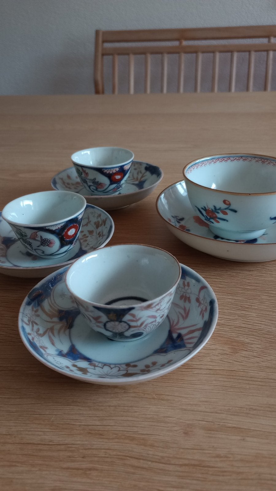 Chinees imari kop en schotel en 3 kleine japans imari, Antiek en Kunst, Antiek | Porselein, Ophalen of Verzenden