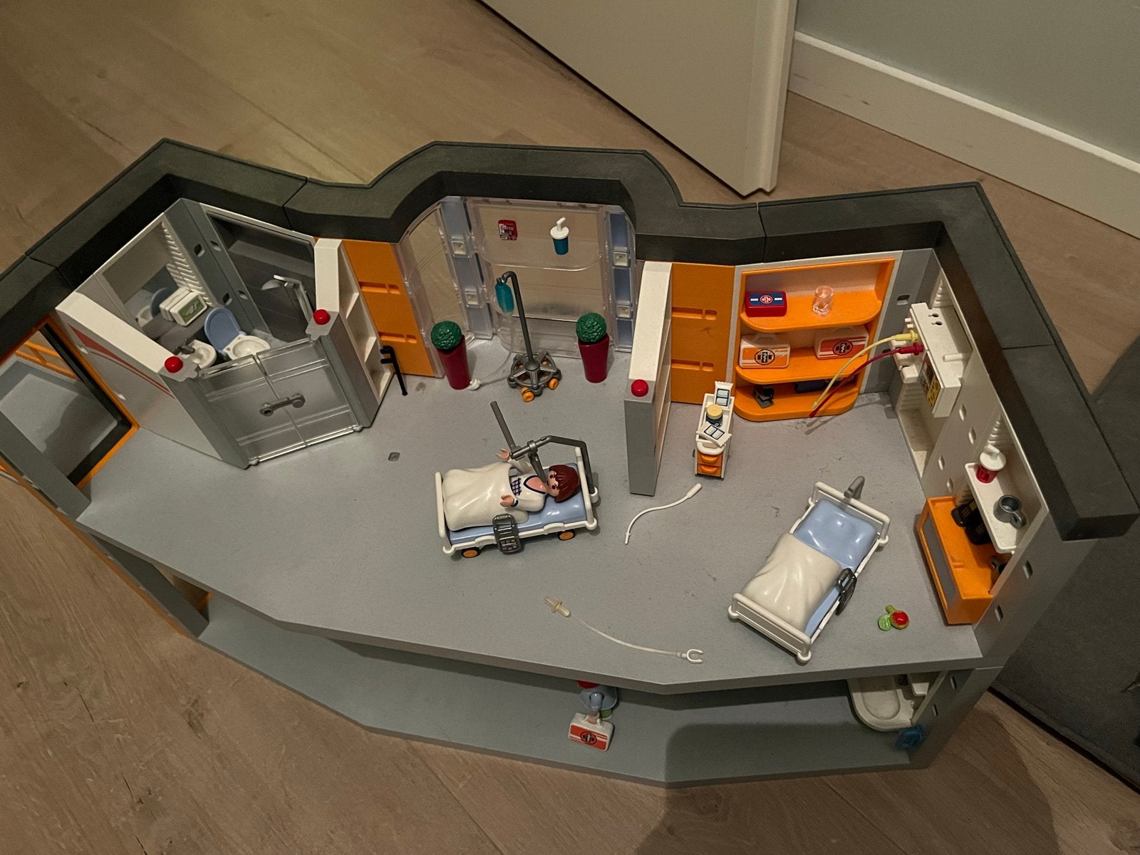 Playmobil City Life Ziekenhuis met Ambulance en Helikopter, Kinderen en Baby's, Speelgoed | Overig, Ophalen of Verzenden, Zo goed als nieuw