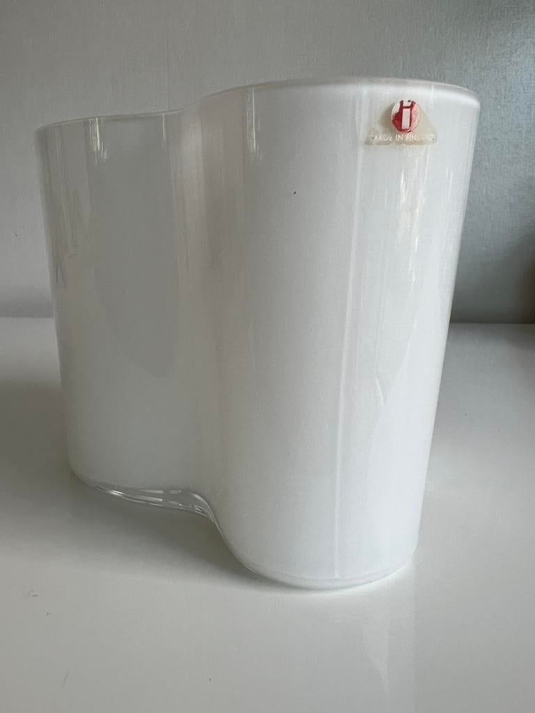 Iittala Alvar Aalto Savoy Tafelvaas Opaalwit  120 mm, Gebruikt, Wit, Ophalen of Verzenden, Glas