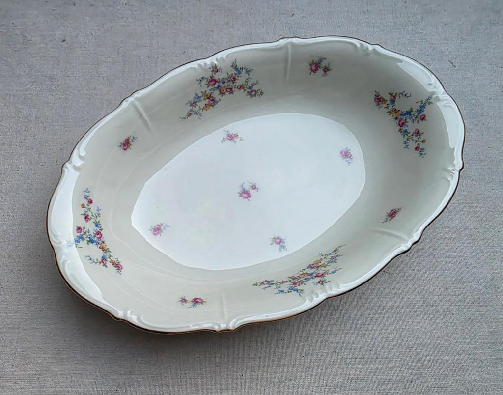 Schaal heel lief gebloemd gouden randje, Antiek en Kunst, Antiek | Schalen, Ophalen of Verzenden