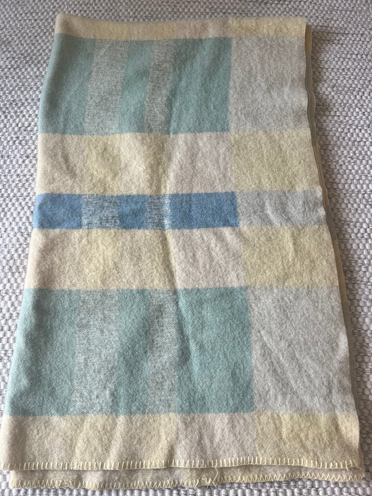 Vintage wollen deken in pasteltinten 130 bij 210, Geel, 130 cm, Wol, Ophalen of Verzenden