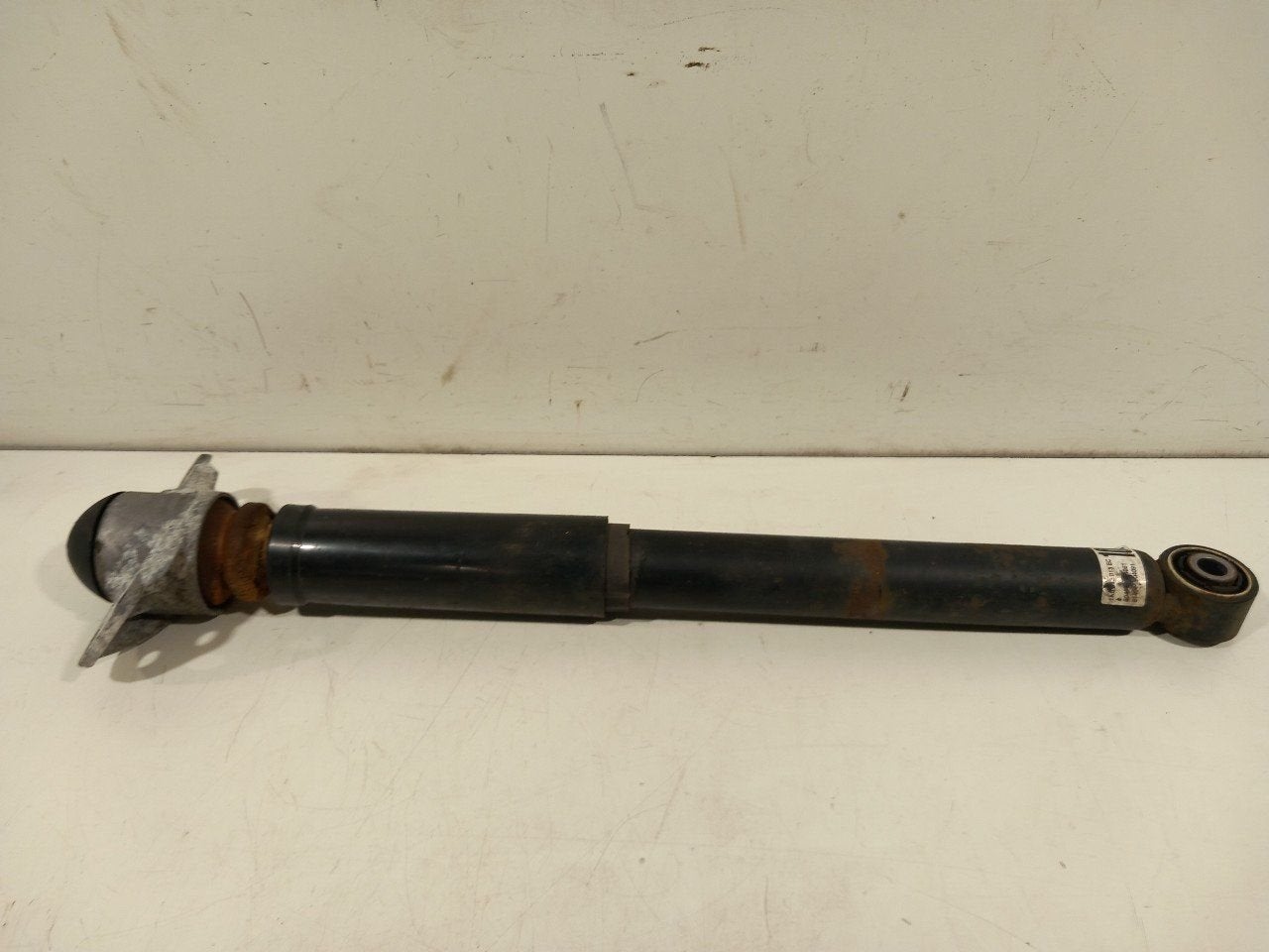 Schokbreker links achter Volkswagen Golf, Onderdelen@venauto.nl, Van der Ven Autorecycling B.V., Gebruikt, Ettenseweg 76, 4706 PB Roosendaal, The Netherlands