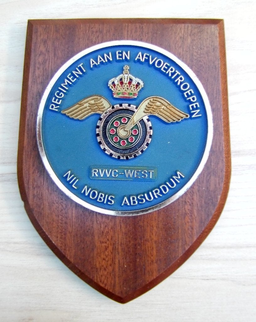 Wapenschild Regiment Aan- en Afvoertroepen RVVC-West, Ophalen of Verzenden, Landmacht, Nederland, Embleem of Badge