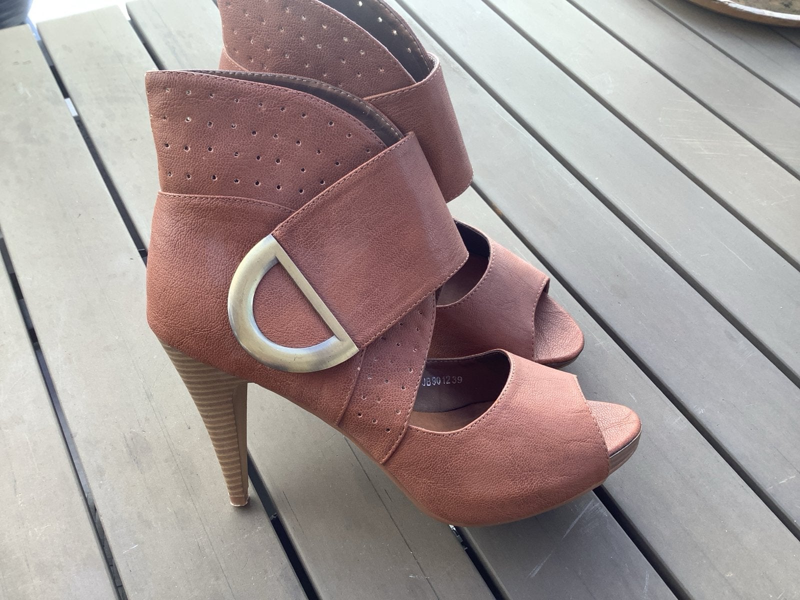 Retro enkellaarsjes met open teen, koperen gesp, maat 39, Kleding | Dames, Schoenen, Ophalen of Verzenden, Nieuw, Bruin, Lage of Enkellaarzen