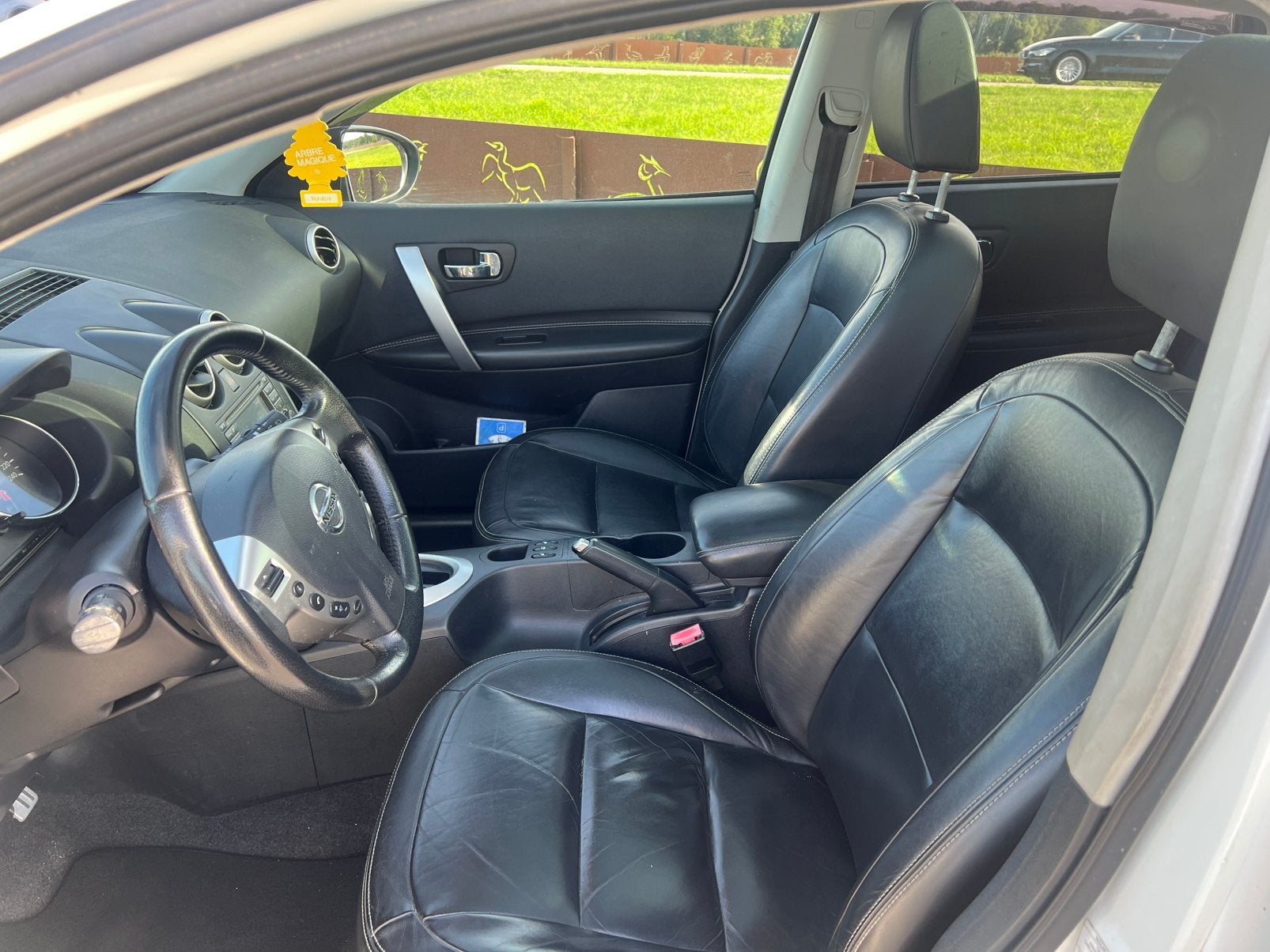 Foto 11 van Nissan Qashqai 1.6 2WD CVT 2013 Wit