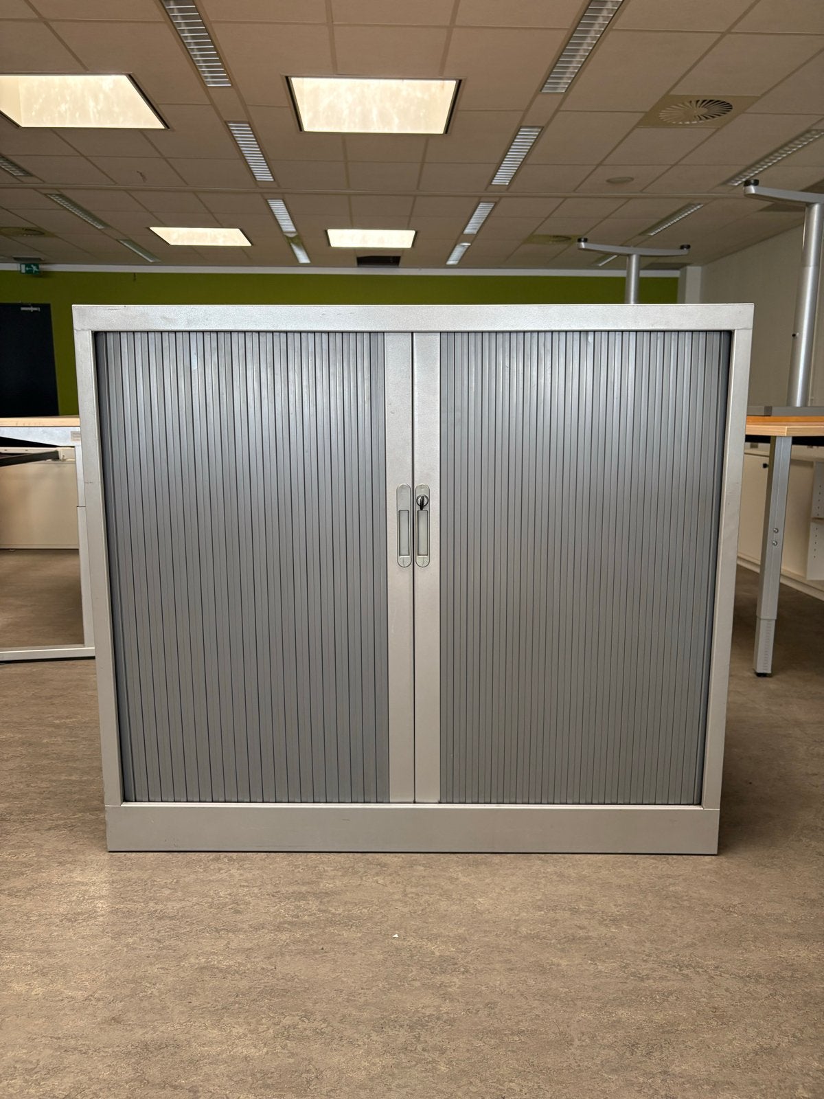 Roldeurkast met sleutel - Grijs metalen archiefkast, Huis en Inrichting, Kasten | Roldeurkasten en Archiefkasten, Ophalen, Gebruikt