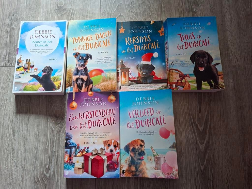 Duincafe - Debbie Johnson/ de complete serie, Boeken, Romans, Gelezen, Ophalen of Verzenden