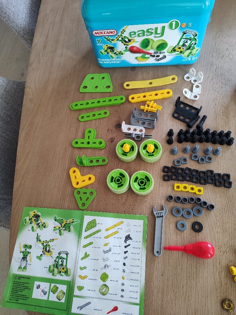 Meccano easy bouwset, koffertje met paar setjes erin, Ophalen of Verzenden, Gebruikt, Overige merken