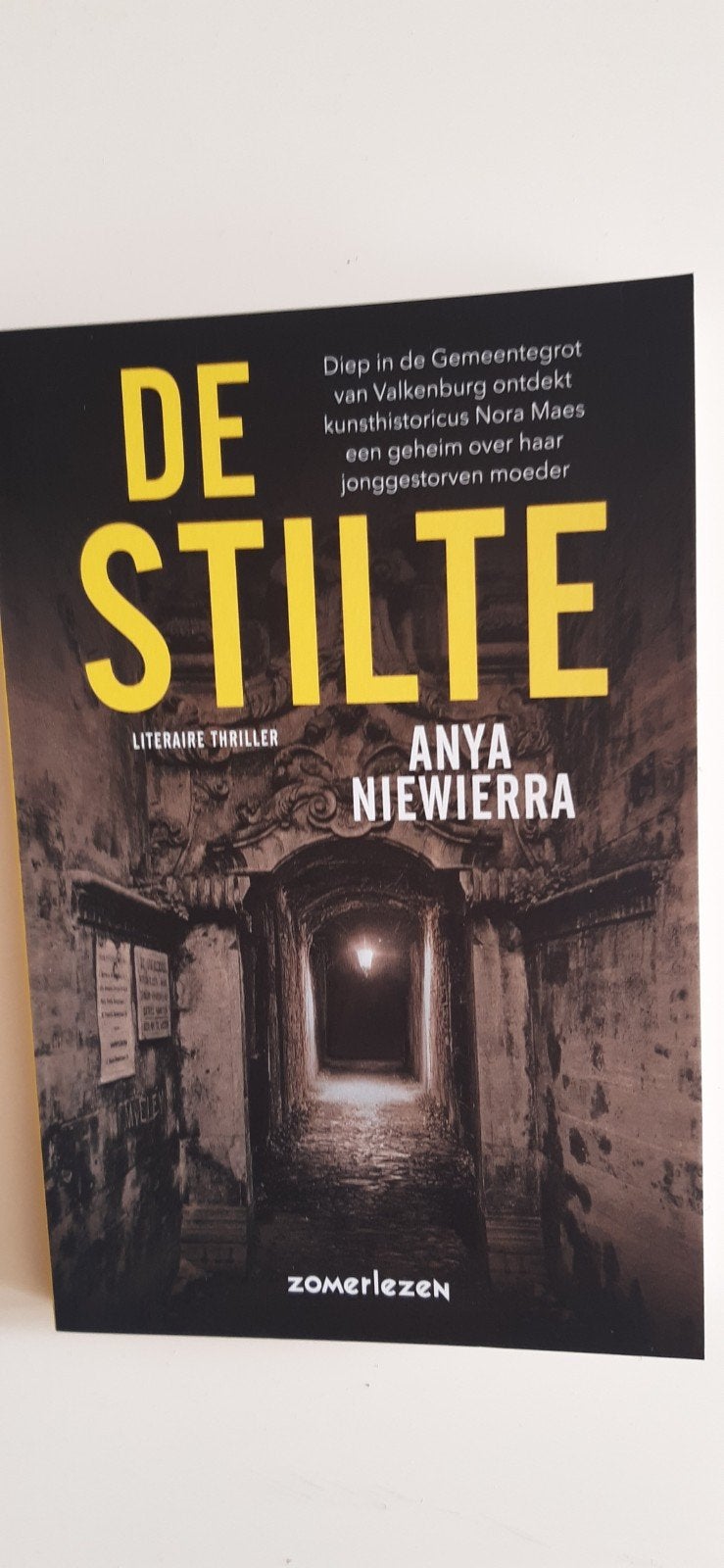 Anya Niewierra:  De Stilte (2025), Boeken, Ophalen of Verzenden, Zo goed als nieuw, Anya Niewierra