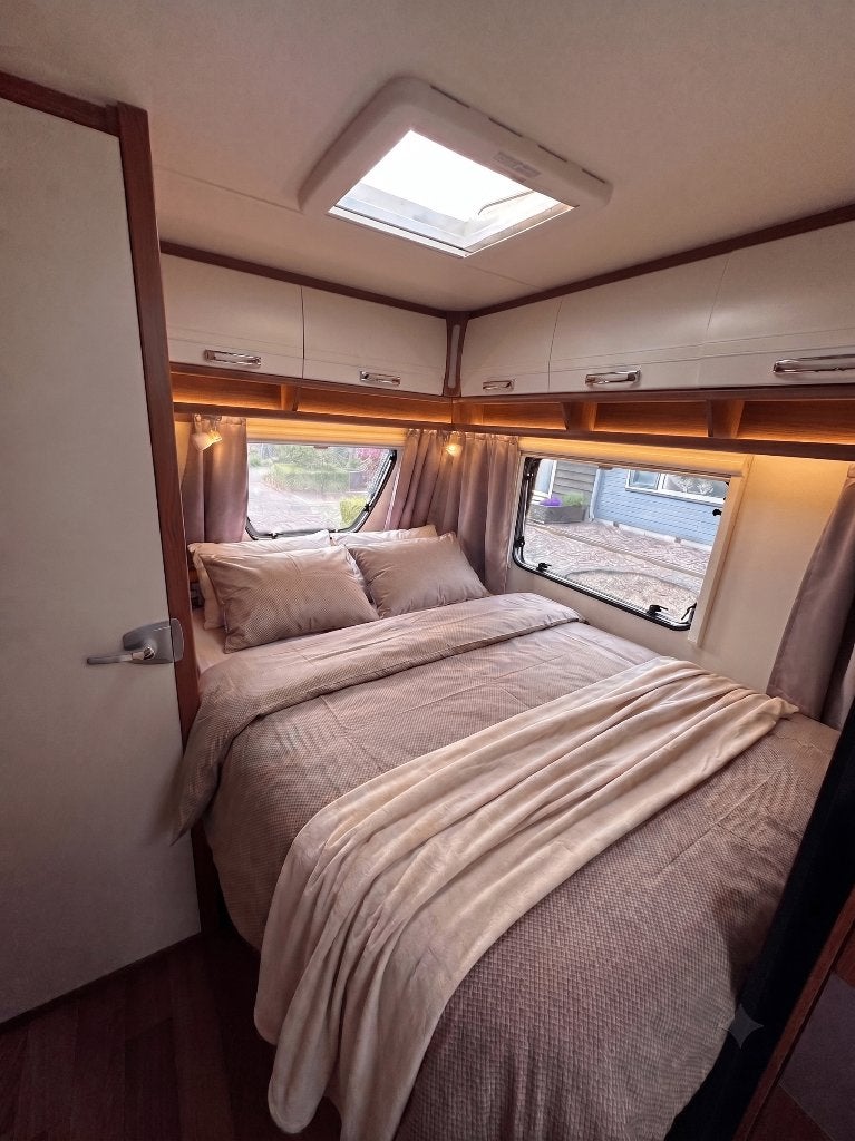 Dethleffs Nomad 530 SK | Stapelbed | Nw. Luifel+Tent, Treinzit, Particulier, Omvormbare zithoek, Tot en met 6