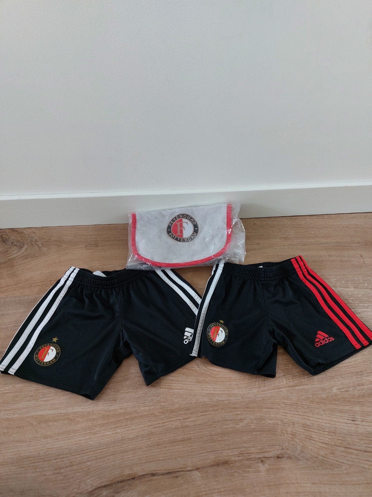 Feyenoord Voetbalbroekjes - Set van 2 maat 98 &104, Kinderen en Baby's, Ophalen of Verzenden, Gebruikt, Adidas, Jongen of Meisje