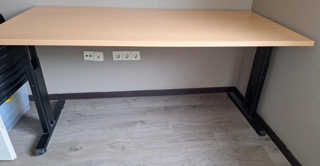 In hoogte verstelbaar bureau - 160x80 cm, Ophalen, Zit-sta bureau, 160 cm, Spaanplaat of MDF