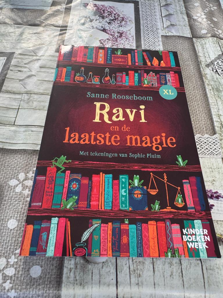 Ravi en de laatste magie - Sanne Rooseboom (Kinderboekenweek, Ophalen of Verzenden, Zo goed als nieuw, Fictie