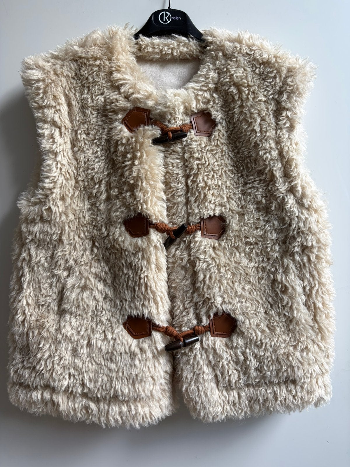 BOUTIQUE fakefur hes met houtje/touwtje knopen mt TU