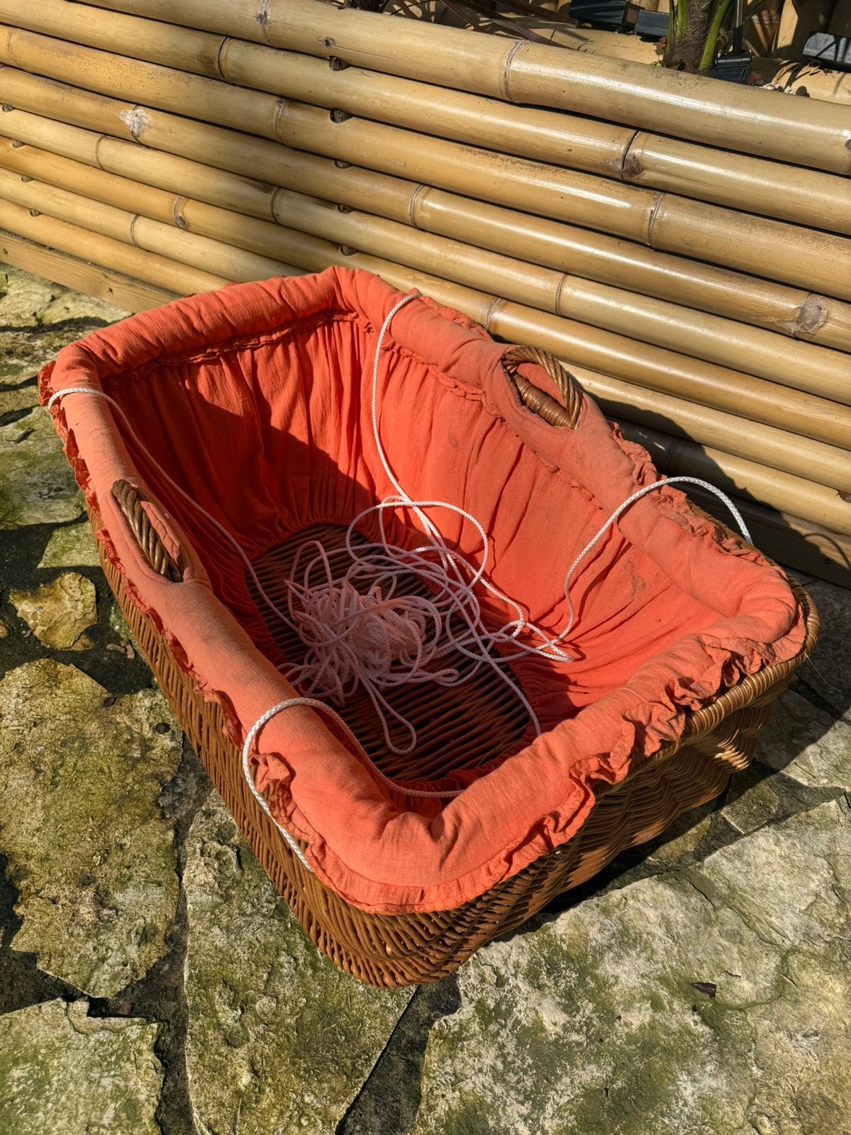 Rieten mand, Ophalen, Zo goed als nieuw