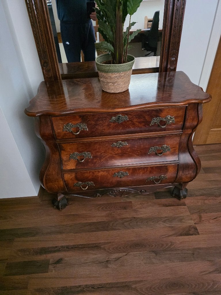 Bombay-style buikkast van hout en wortelnoten fineer., Antiek en Kunst, Ophalen