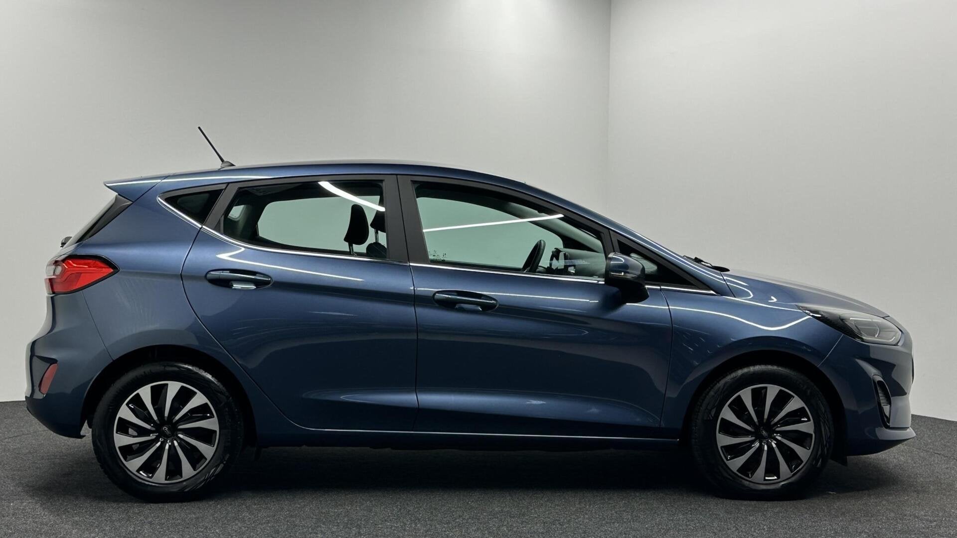 Foto 12 van Ford Fiesta 1.0 EcoBoost Hybrid Titanium NAVI CRUISE CARPLAY