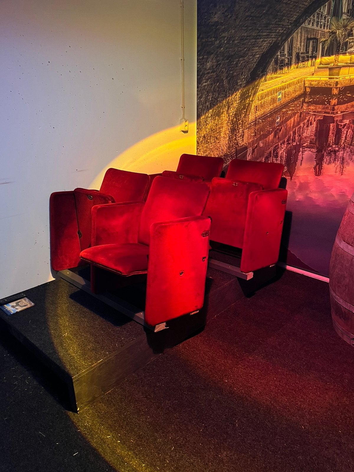 Oude Bioscoop stoelen 2 keer 2 stuks vloers, Huis en Inrichting, Fauteuils, Ophalen, Gebruikt