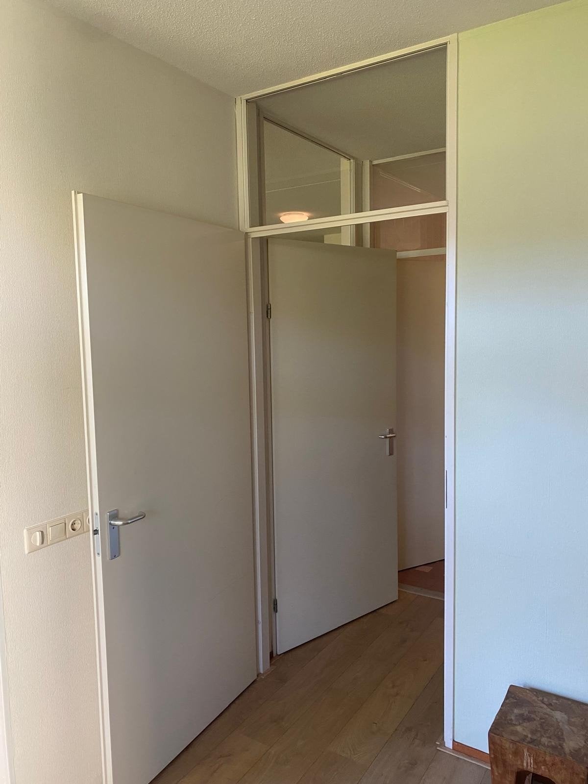 2x 93 x 211 opdek kozijn metaal met deur en bovenlicht., Ophalen, Gebruikt, 80 tot 100 cm, Binnendeur