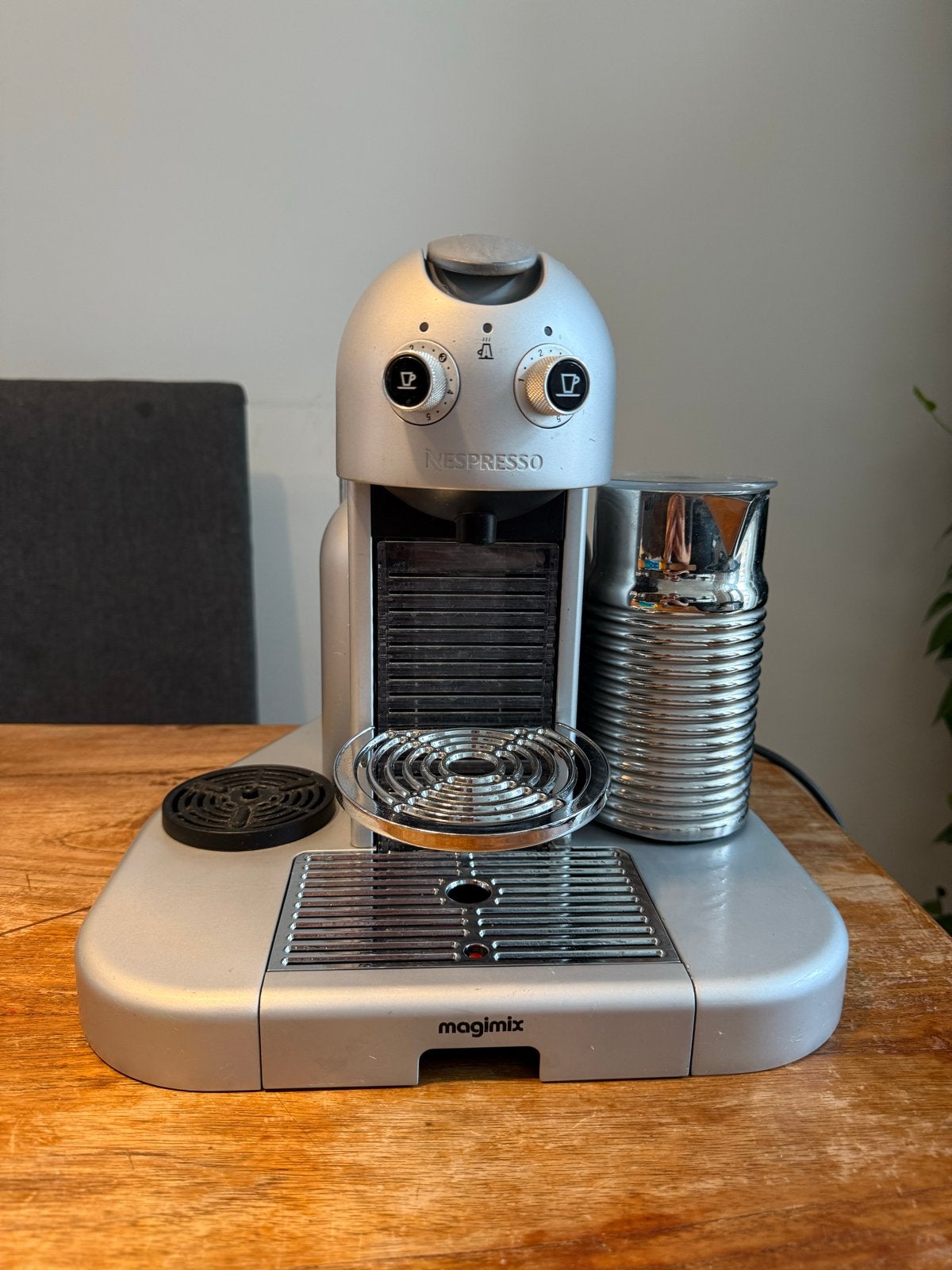 Nespresso Magimix M400 met melkopschuimer, Witgoed en Apparatuur, Koffiezetapparaten, Ophalen, Gebruikt, Espresso apparaat, 1 kopje
