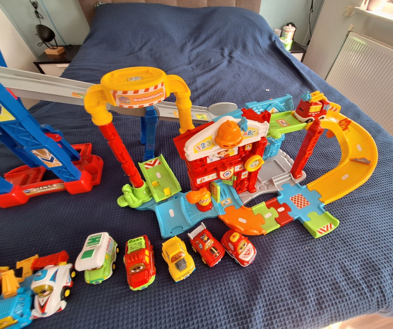 Toet Toet Auto's Brandweergarage & Racebaan met extra auto's, Kinderen en Baby's, Speelgoed | Speelgoedvoertuigen, Ophalen of Verzenden