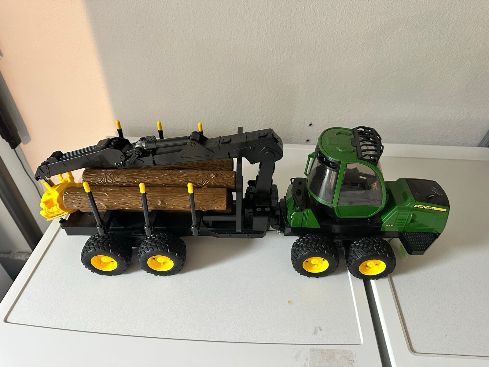 Bruder John Deere 7930 bosbouw tractor met aanhanger, Ophalen of Verzenden, Zo goed als nieuw