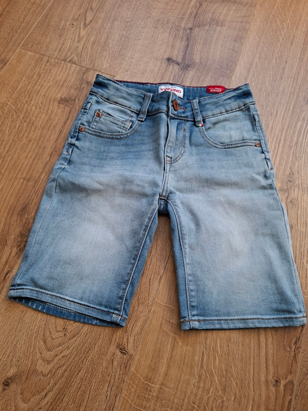 Vingino spijkerbroek short maat 128/8Y, Broek, Ophalen of Verzenden, Zo goed als nieuw, Vingino