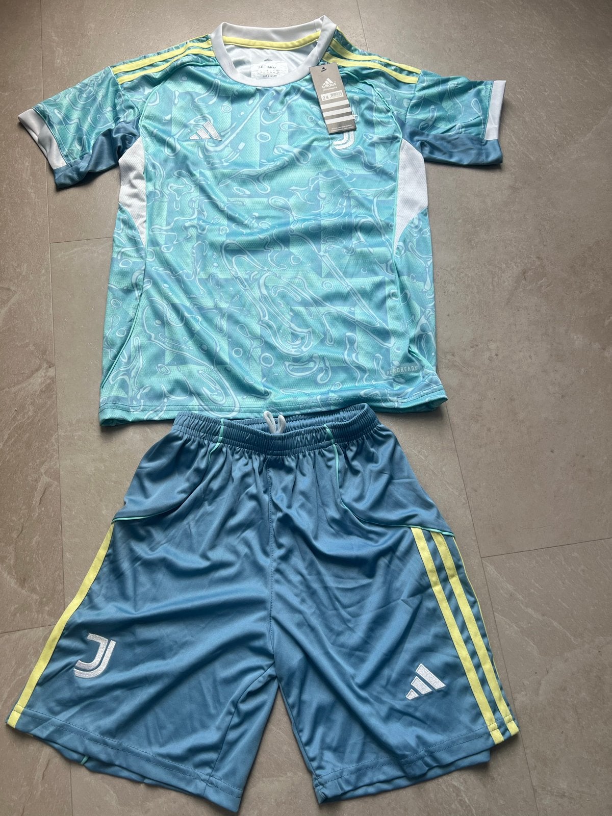 Juventus Thuisshirt en Broekje - Nieuw, Blauw, Nieuw, Ophalen of Verzenden, Voetbal