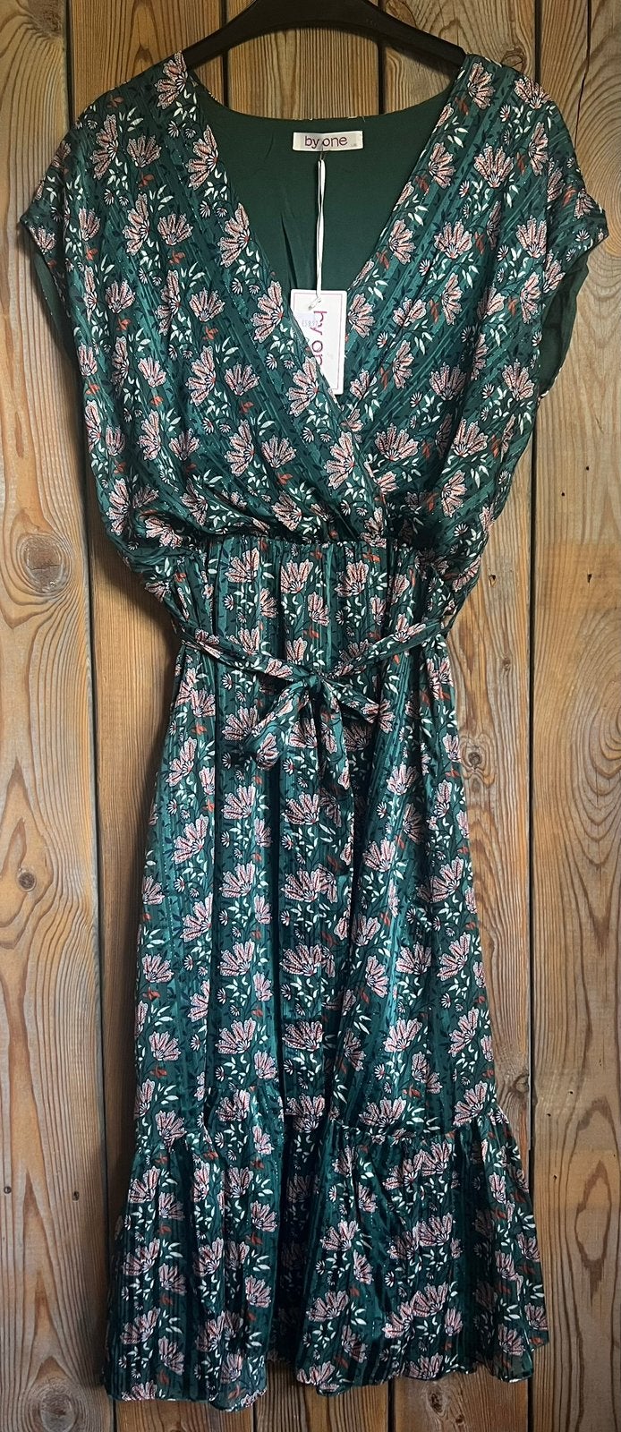 Prachtige nieuwe groene bloemetjes jurk maat L/XL, Maat 46/48 (XL) of groter, Nieuw, Ophalen of Verzenden, Onder de knie