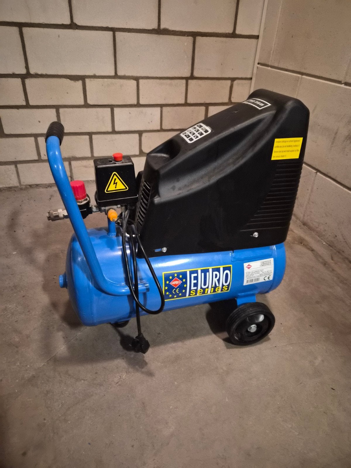 Airpress HLO 215/25,, Minder dan 25 liter, Ophalen, Zo goed als nieuw, Minder dan 200 liter/min