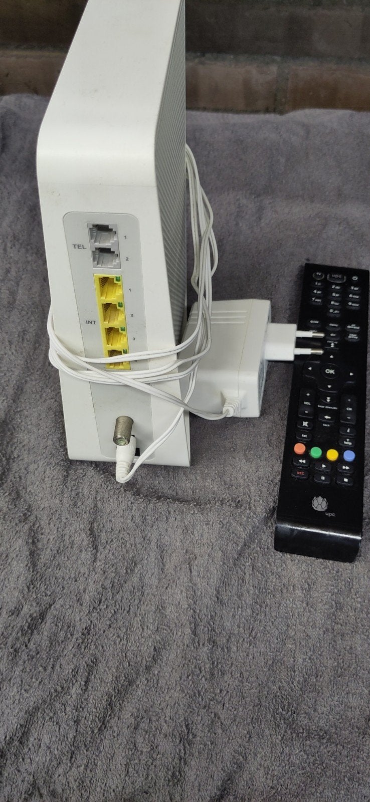 Ziggo Connect Box modem en afstandsbediening, Ophalen of Verzenden, Gebruikt, Video