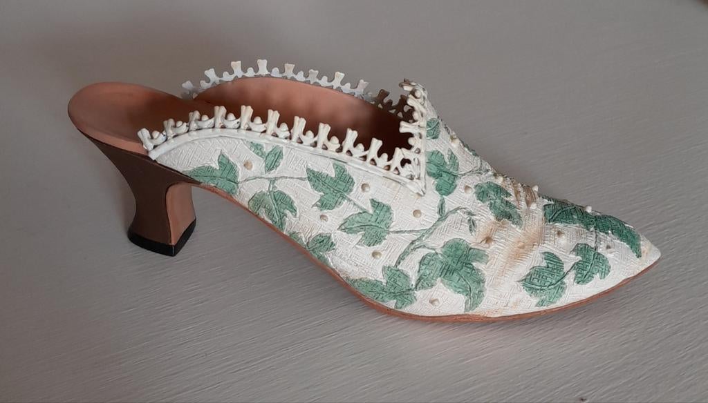 Just the Right Shoe, Touch of Lace, Ophalen of Verzenden, Zo goed als nieuw