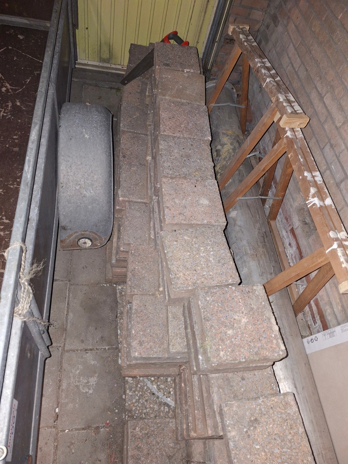 Circa 650 tegels 20x20 gratis (eventueel deels) af te halen, Doe-het-zelf en Verbouw, Ophalen, 20 tot 40 cm, 10 m² of meer, 20 tot 40 cm