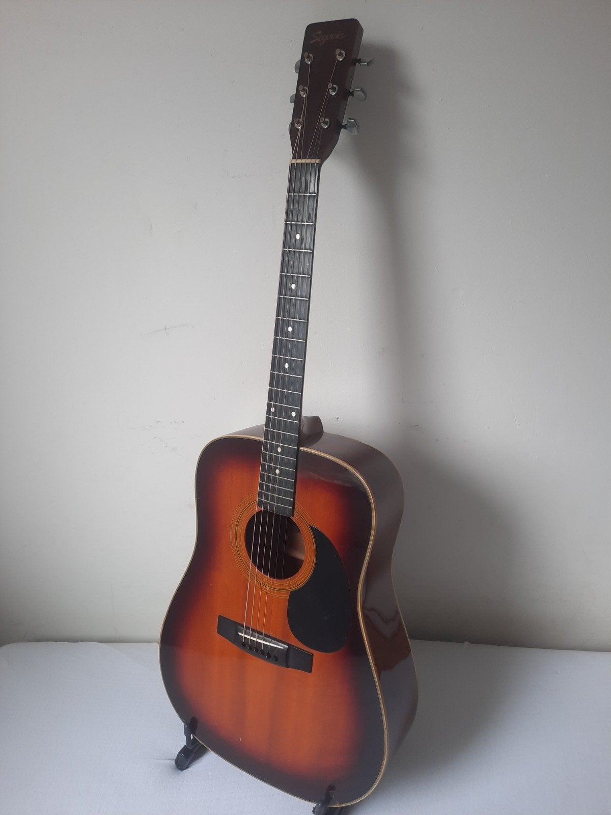 Segovia SJ-63 western 1981 Mooie toon Nwe snaren en hoes, Muziek en Instrumenten, Ophalen, Zo goed als nieuw, Western- of Steelstringgitaar
