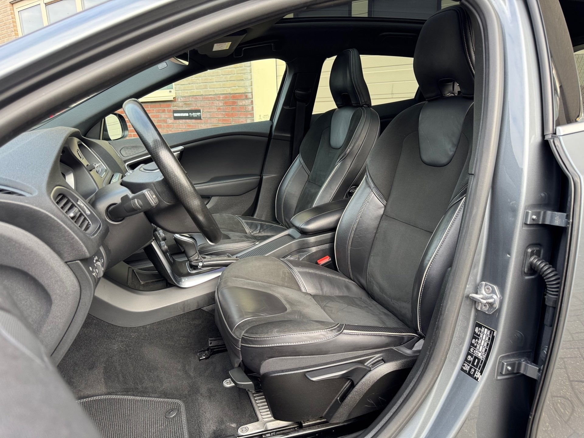 Volvo V40 2.0 D3 Polar+ Sport R-Design APK 11-2027|Pano|H/K, Auto's, Gebruikt, 4 cilinders, Leder en Stof, Origineel Nederlands