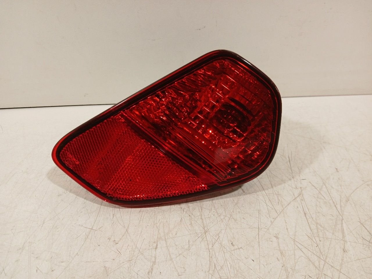 Achterlicht links onder Mitsubishi Outlander, Auto-onderdelen, Verlichting, Onderdelen@venauto.nl, Van der Ven Autorecycling B.V.