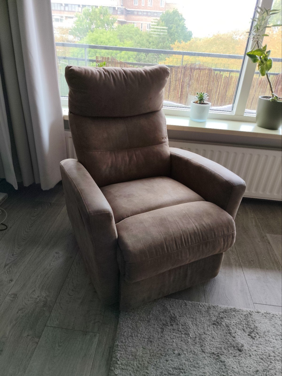Bruine relaxfauteuil met ligstand en hendel, Ophalen, Gebruikt, 100 tot 125 cm, 75 tot 100 cm