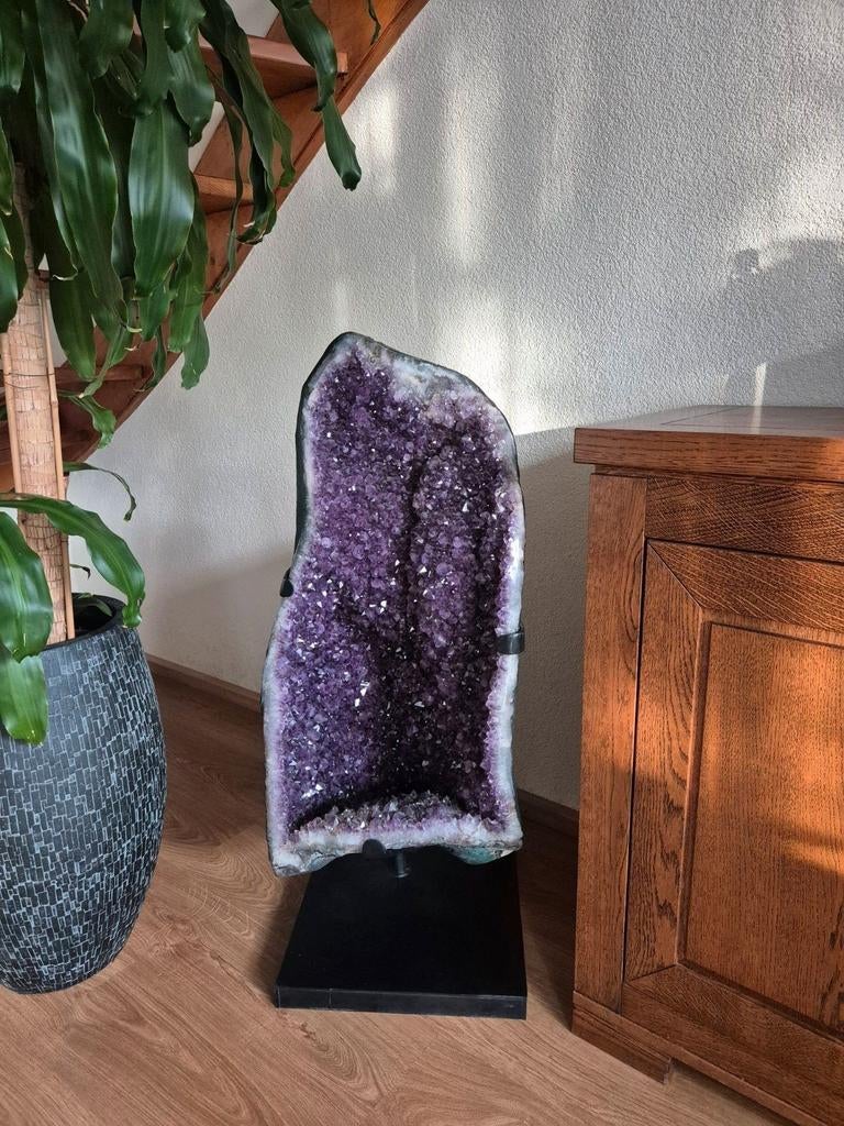 Amethist geode met kwarts kristallen op standaard, Ophalen