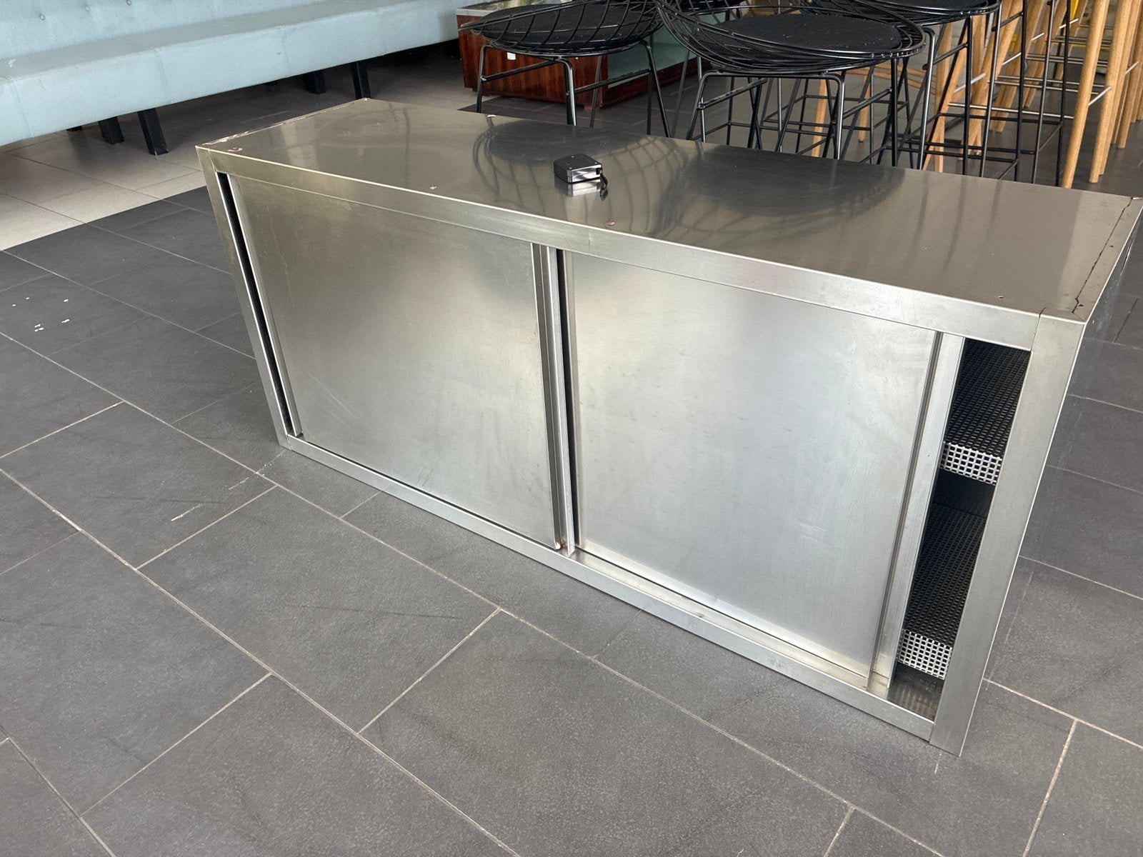 RVS Kast met schuifdeuren - 140x40x64 cm, Ophalen, Gebruikt