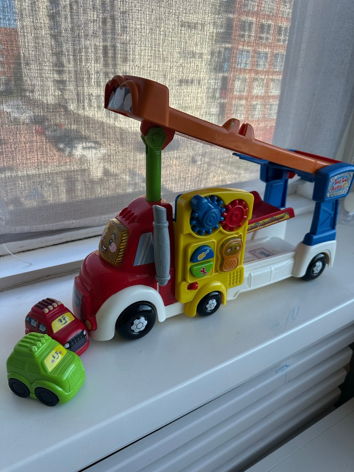 VTech Toet Toet Auto's Takelwagen met 2 mini-auto's, Ophalen of Verzenden, Gebruikt