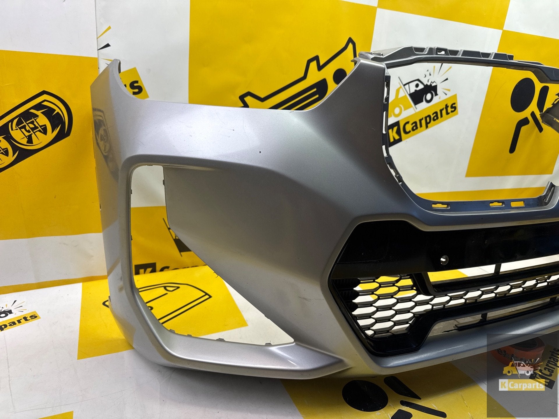 Voorbumper BMW X1 U11 Sport Bumper Origineel 51119881907, Petuelring 130
80788  Munich, DE, Gebruikt, Voor, Info@bmw.de