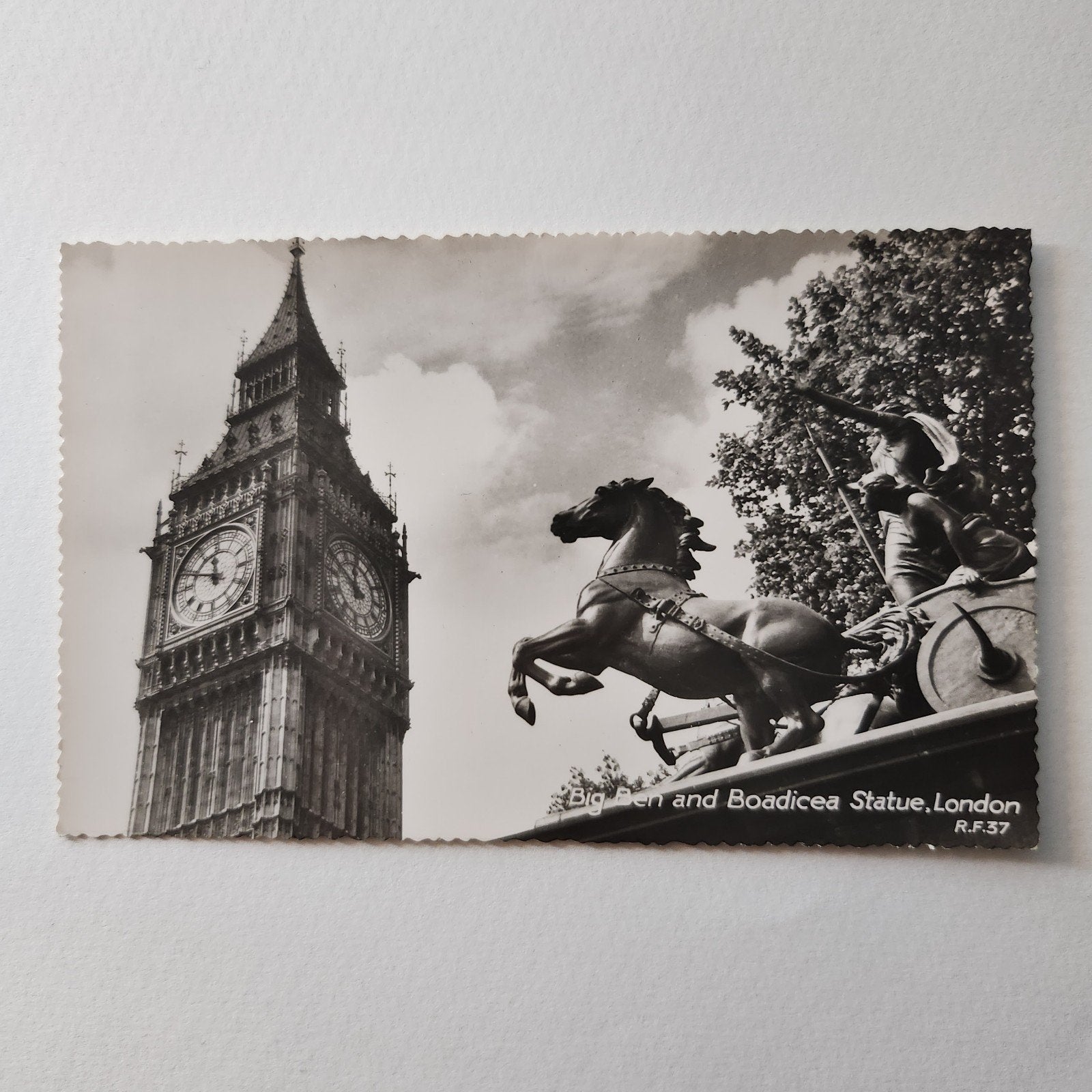 Echte foto kaart Big Ben/ Boadicea standbeeld Londen, Verzenden, 1960 tot 1980, Ongelopen, Engeland