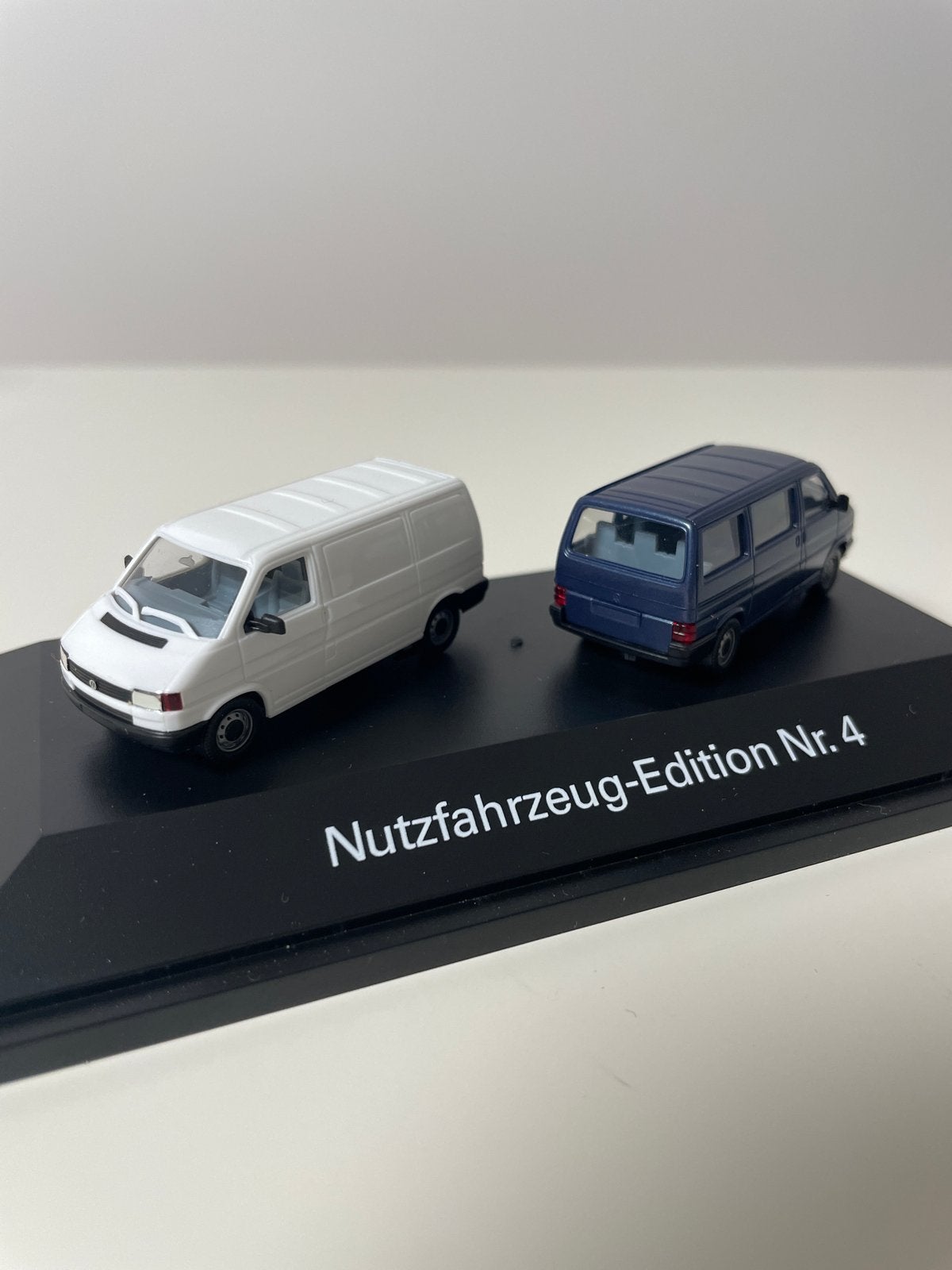 VW T4 Bestelbus en Caravelle - Nutzfahrzeug-Edition Nr. 4, Ophalen of Verzenden, Zo goed als nieuw, Auto, Herpa