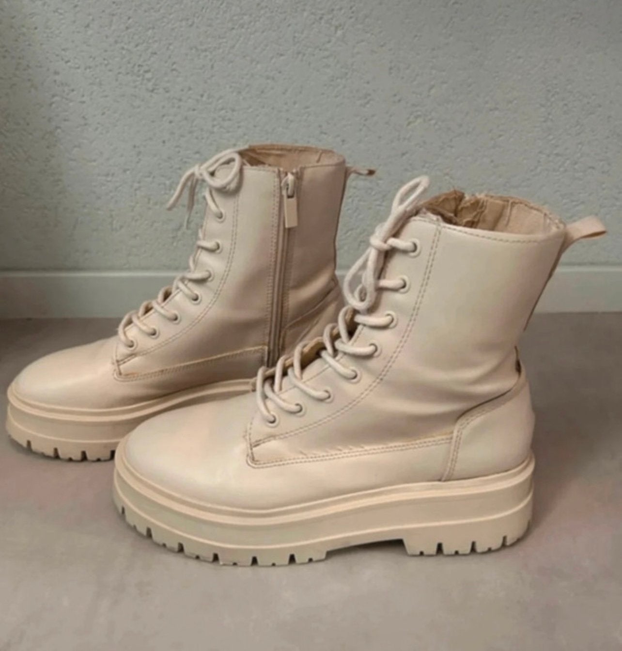 Boots, Wit, Lage of Enkellaarzen, Ophalen of Verzenden, Zo goed als nieuw