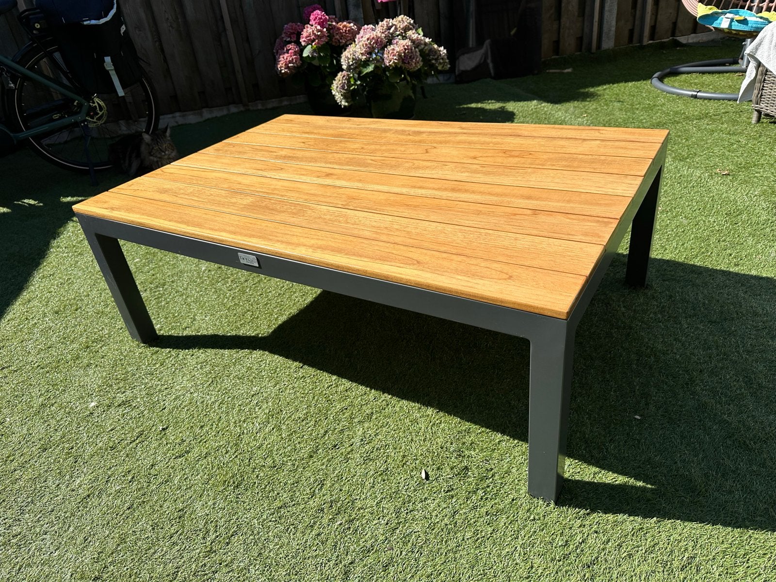 Tierra Outdoor loungetafel - gelakt hout en aluminium, Ophalen, Gebruikt, Rechthoekig, Hout