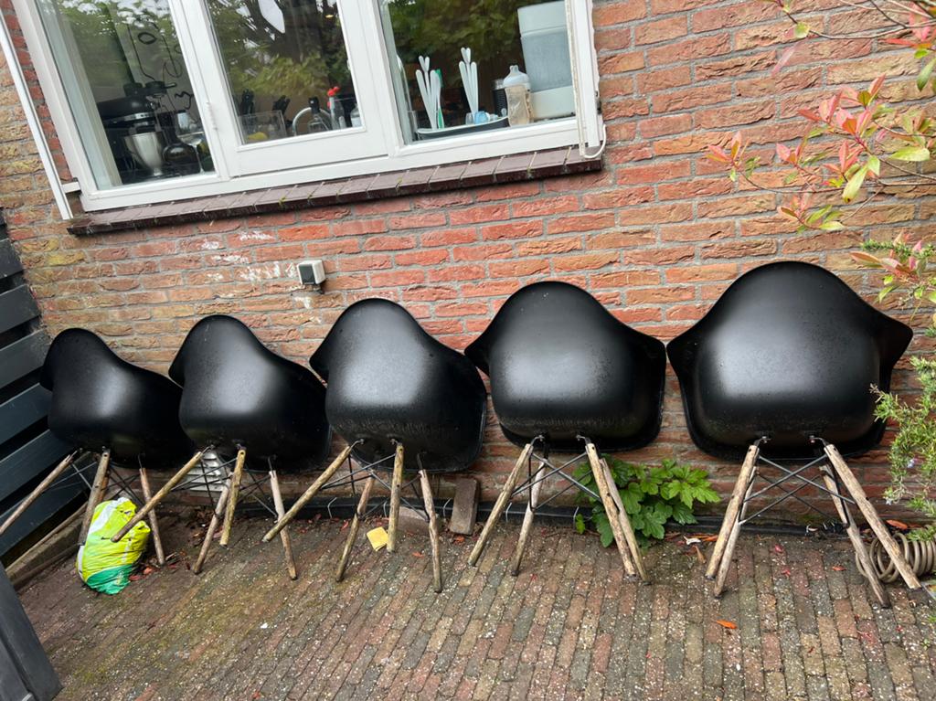 Zwarte kuipjes stoelen, Ophalen, Kunststof, Gebruikt, Zwart