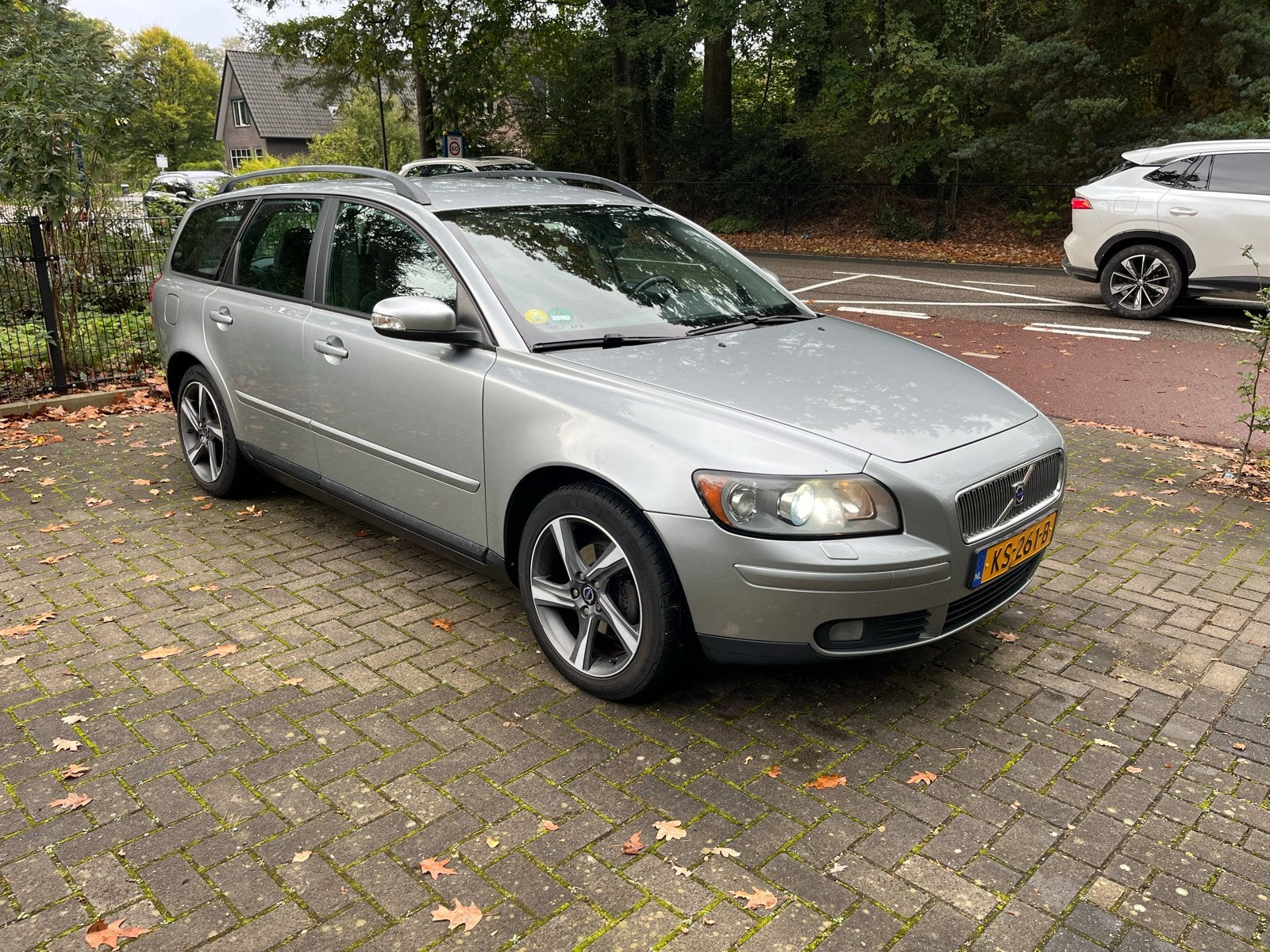 Nette Volvo V50 2.0 2006 Grijs - youngtimer, Auto's, Voorwielaandrijving, Stof, 1281 kg, Zwart