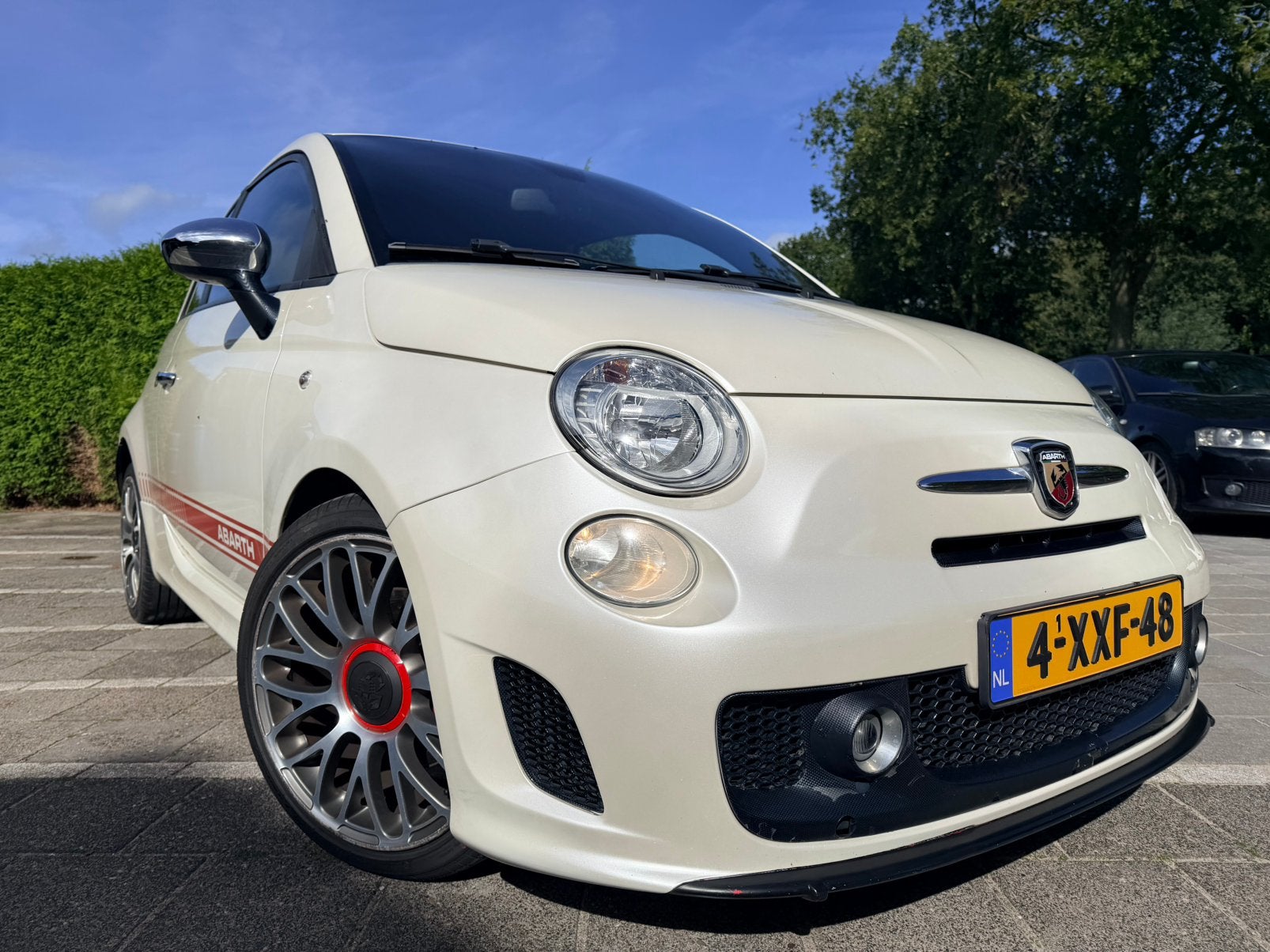 FIAT 500 ABARTH 1.4T 135PK | MAGNETI MARELLI | CARPLAY, Auto's, Voorwielaandrijving, 40 €/maand, 4 cilinders, Wit