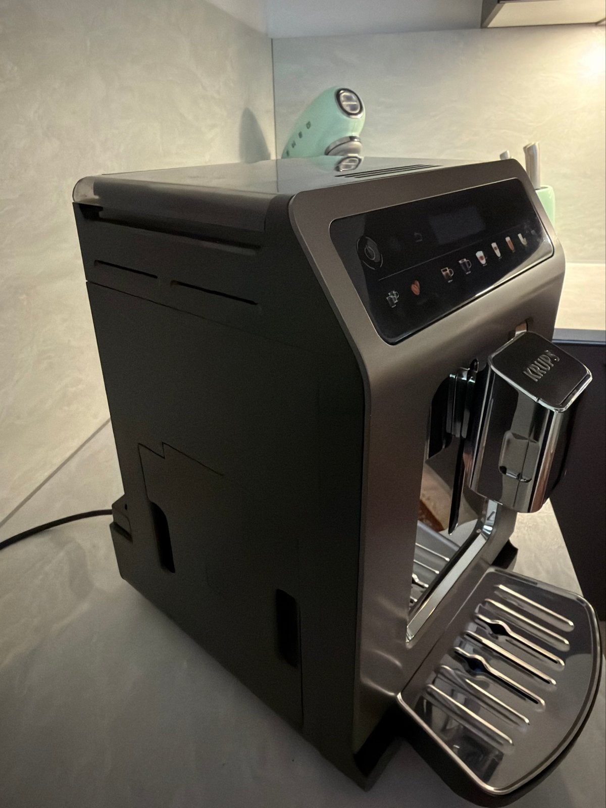 Krups EA895E volautomatische espressomachine, Afneembaar waterreservoir, Espresso apparaat, Zo goed als nieuw, 4 tot 10 kopjes