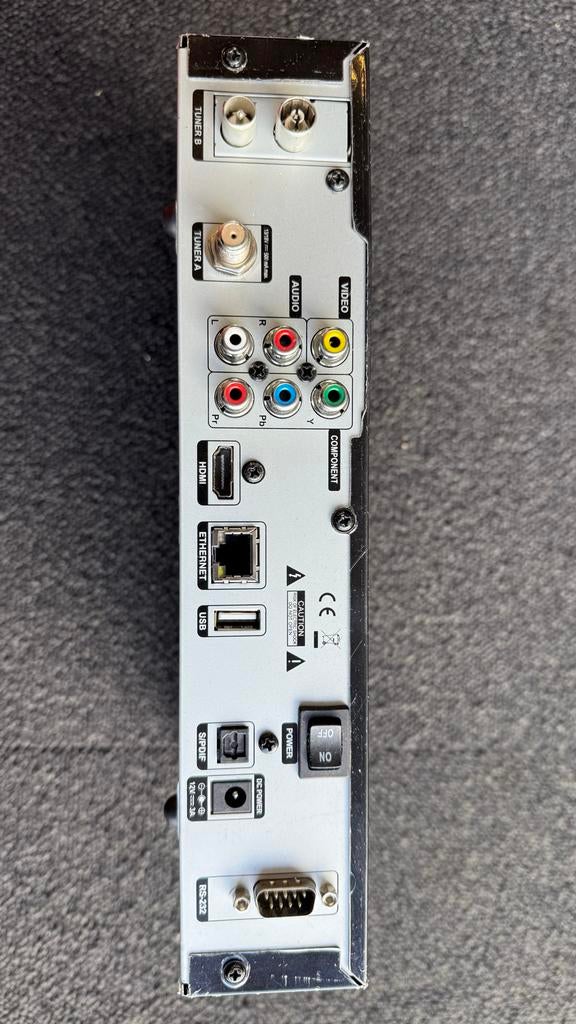 GigaBlue HD 800 SE + Quad Plus Sat ontvanger met afstandsbed, Ophalen, Zo goed als nieuw, Decoder